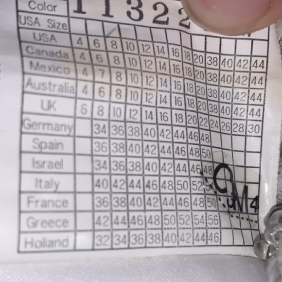 White wedding dress for sale! - Picture 7 of 7